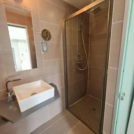 Hotel De Charme Le Sens 3*