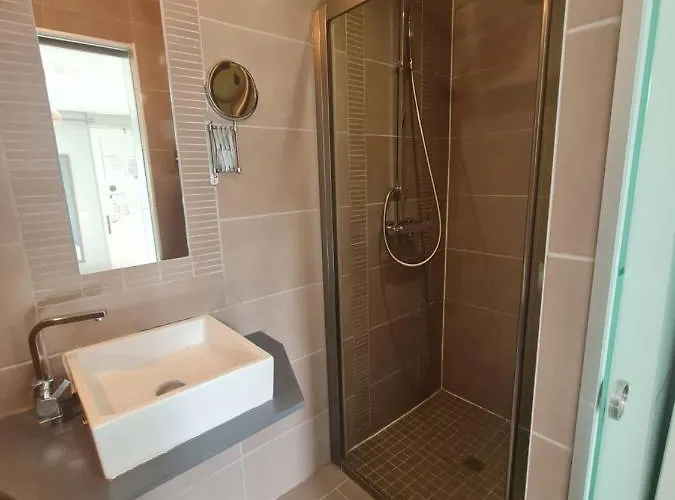 Hotel De Charme Le Sens 3*